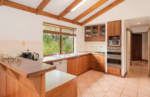 Marybrook House | Crystal Waters- WIFI and Linen included