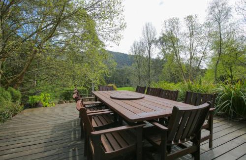 Porepunkah House | Pet-Friendly Crystalbrook Cottage with Top Guest Ratings