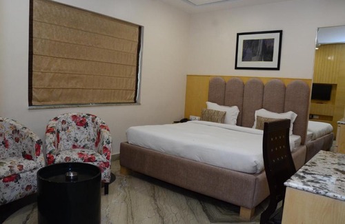 Ranchi Hotel | Discover Crystal Residency: Family-Friendly with Breakfast