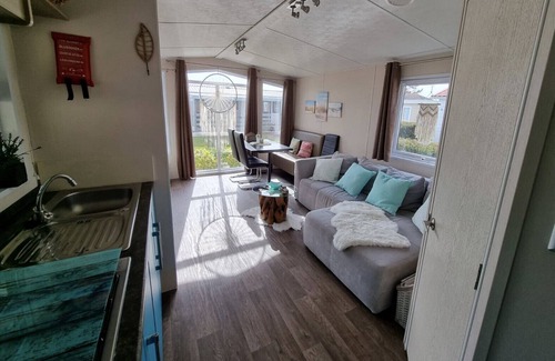 Callantsoog Ski Chalet | Top-Rated CS 9 - Vakantiepark Callassande with Oceanfront Pool