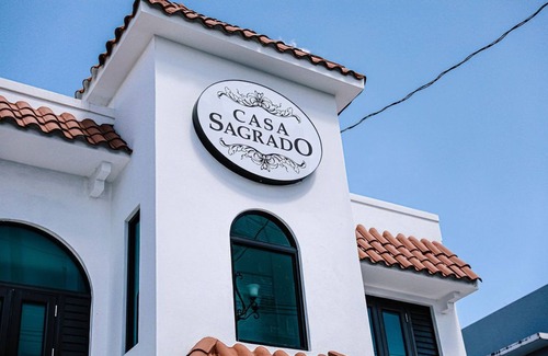 Sagrado Corazon Apartment | Impressive Colonial 1BR Apartment with Spa & Parking