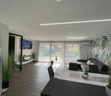 Agard Apartment | Cozy Oceanfront Retreat: Családi Fészek, 4-Star Stay