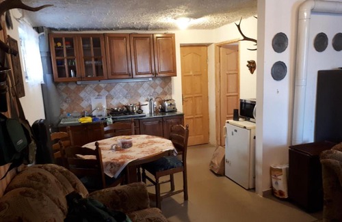 Noszvaj Apartment | Guest Favorite: Csalavér-Vendégvadászház with Kitchen Access