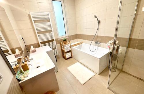 Kalocsa Apartment | Csatangoló Lovas Apartman Gold