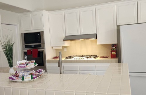 Simi Valley Bed & Breakfast | Family-Friendly Stay at Revelation Hotel with Breakfast Included