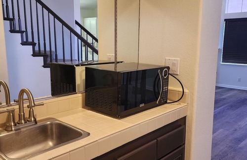 Simi Valley Bed & Breakfast | Family-Friendly Stay at Revelation Hotel with Breakfast Included