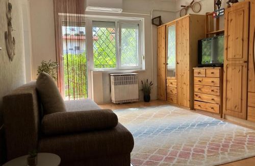 Kelenfold Apartment | Tranquil Green Oasis with Child-Friendly Amenities