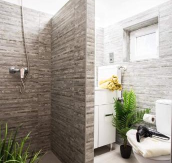 Pecs House | Family-Friendly Csigaház Apartman with Hot Tub & Comfort
