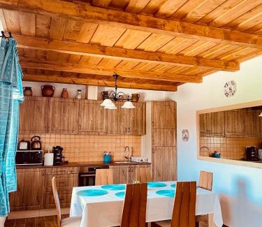 Balatonendred Apartment | Csigevár Birtok: Pet-Friendly Retreat with Hot Tub & Breakfast