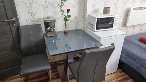 Kisvarda Apartment | Family-Friendly Retreat at Csillag Apartman with Great Ratings