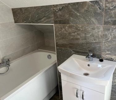 Gyal House | Comfortable Csini Panzió with Hot Tub & Breakfast Options