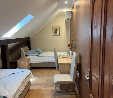 Gyal House | Comfortable Csini Panzió with Hot Tub & Breakfast Options