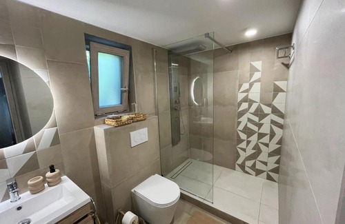 Alsóörs Apartment | Relaxing Oceanfront Retreat at Csipetnyi Csobbanás