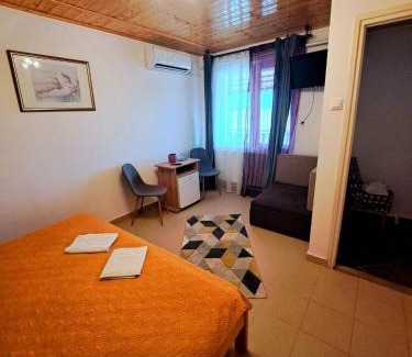 Morahalom Bed & Breakfast | Experience Relaxation at Csodarét Kúria with Oceanfront Views