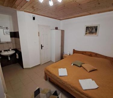 Morahalom Bed & Breakfast | Experience Relaxation at Csodarét Kúria with Oceanfront Views