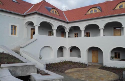Mad House | Guest Rated 9/10 at Csodarabbik Útja Fogadó