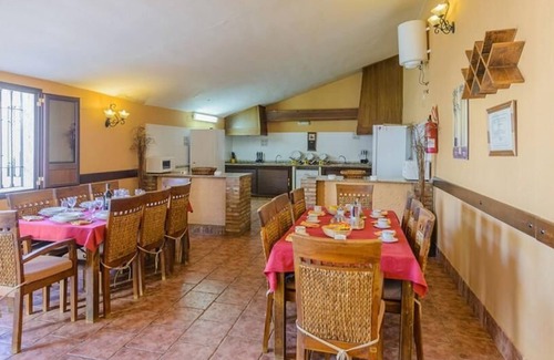 Rivero de Posadas Villa | Escape to ct 220 co - Relaxing Rural Retreat in Rivero