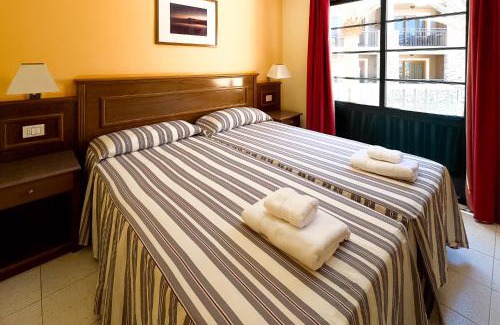 Playa de la Calera Apartment | Idyllic Complejo Las Tres Palmeras with Oceanfront Pool