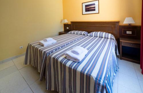 Playa de la Calera Apartment | Idyllic Complejo Las Tres Palmeras with Oceanfront Pool