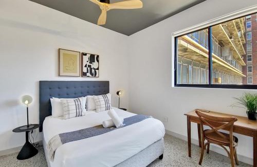 Cape Town City Centre Apartment | Elegant CTICC Hotel: Fast Wifi, Pool & 4-Star Comfort