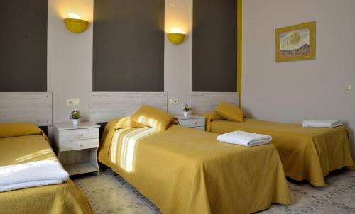 Piedrabuena House | Discover Cuatro Caminos: Family-Friendly with Pool & Dining