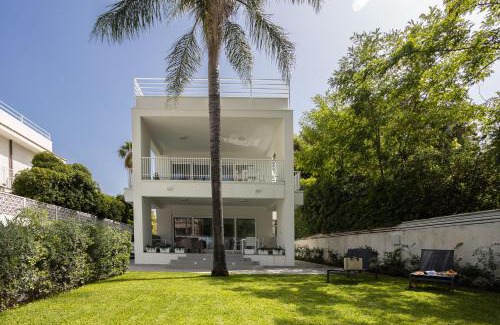Mondello Villa | Elegant Cube 67 Villa: Child-Friendly Stay, Rated 9.8/10