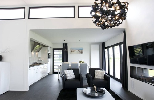 Nijkerk House | Experience Cube Elite Plus 6 with Spa and Lake Views