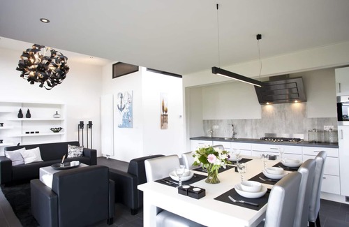Nijkerk House | Experience Cube Elite Plus 6 with Spa and Lake Views