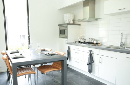 Belfeld House | Relax at Cube Exclusif 4: Pool, Spa & Lake Views Await