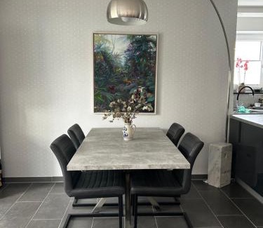 Eberbach House | Kid-Friendly Cube: Garden Retreat in Eberbach, Rated 9.8