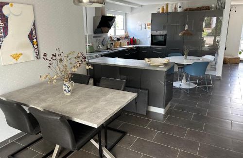 Eberbach House | Kid-Friendly Cube: Garden Retreat in Eberbach, Rated 9.8