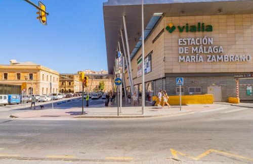 Perchel Sur Apartment | Family-Friendly Stay at Cubo's Cuartelejo Malaga Apartment