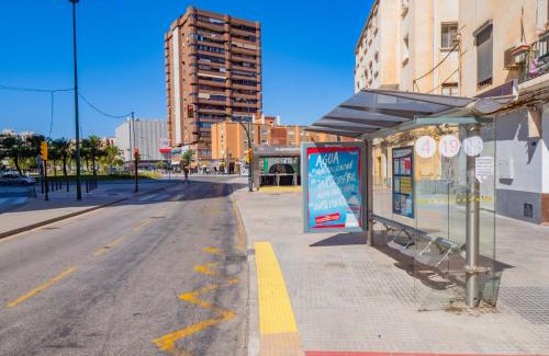 Perchel Sur Apartment | Family-Friendly Stay at Cubo's Cuartelejo Malaga Apartment