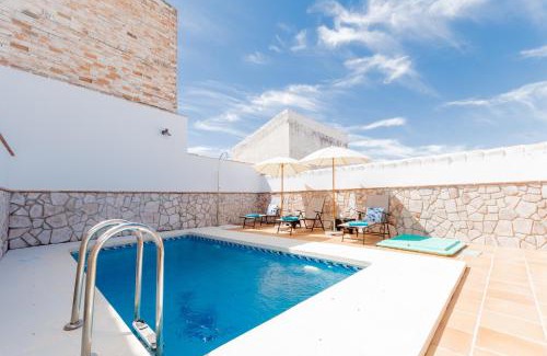 Villanueva de la Concepcion House | Discover Cubo's Casa El Torcal: Guest Rated 9.7/10 with Pool