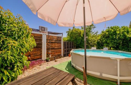 Coin Apartment | Discover Cubo's Estudio El Encanto de Coín: Poolside Retreat