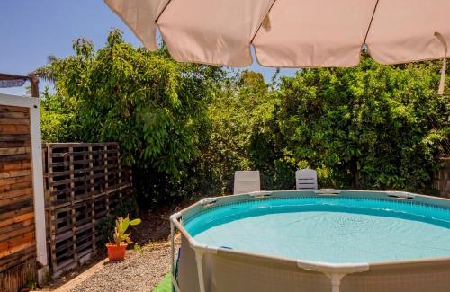 Coin Apartment | Discover Cubo's Estudio El Encanto de Coín: Poolside Retreat