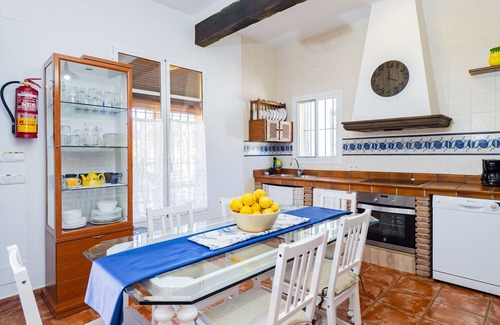 Alhaurin de la Torre Cottage | Discover Cubo's Finca La Viña Angulo with Private Pool