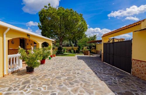 Alhaurin de la Torre House | Experience Cubo's Finca Megan: Family-Friendly with Pool