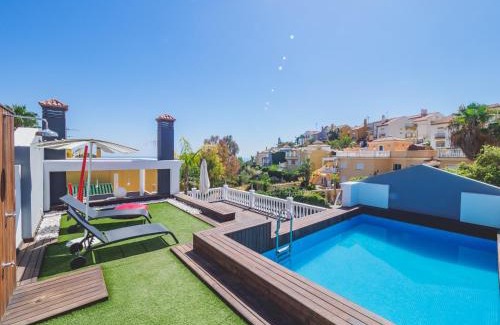 Monte Sancha Villa | Discover Cubo's Gibralfaro House in the City Center
