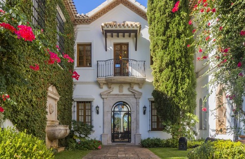 Malaga-Este Villa | Experience Cubo's Mountain Bayview Villa with Breathtaking Views