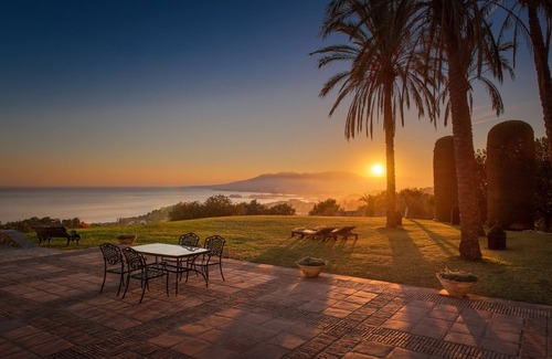 Malaga-Este Villa | Experience Cubo's Mountain Bayview Villa with Breathtaking Views