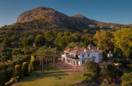 Malaga-Este Villa | Discover Cubo's Mountain Bayview Villa with Pool & Pet Perks