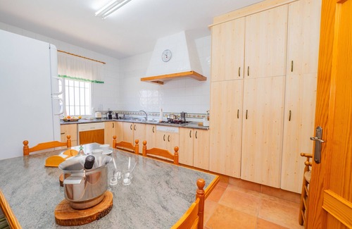 Alhaurin de la Torre Cottage | Experience Cubo's Riad de Maruchi: Private Pool & Free WiFi