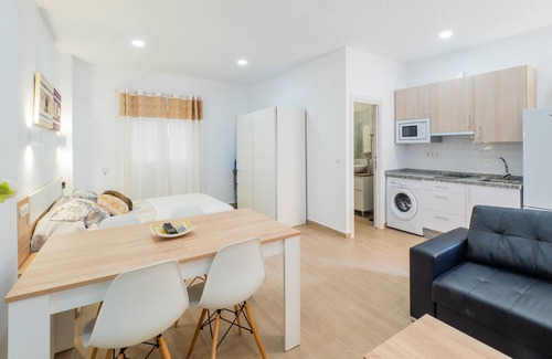 Carretera de Cadiz Apartment | Explore Cubo's Urban Studio: Free WiFi and Spa Access