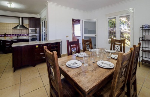 Alhaurin de la Torre Villa | Villa Plumaria: Private Pool & Spa in Alhaurín