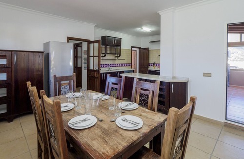 Alhaurin de la Torre Villa | Villa Plumaria: Private Pool & Spa in Alhaurín