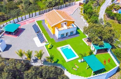 Alhaurin el Grande Villa | Discover Cubo's Villa El Encinar: Private Pool & Scenic Views