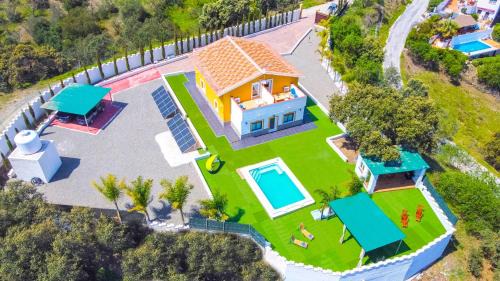 Alhaurin el Grande Villa | Discover Cubo's Villa El Encinar: Family-Friendly Retreat