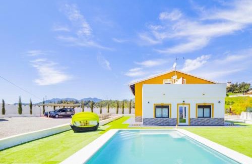 Alhaurin el Grande Villa | Discover Cubo's Villa El Encinar: Family-Friendly Retreat