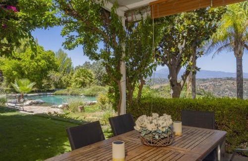 Alhaurin el Grande Villa | Relax at Cubo's Villa El Tejar - 4-Star Gem with Pool